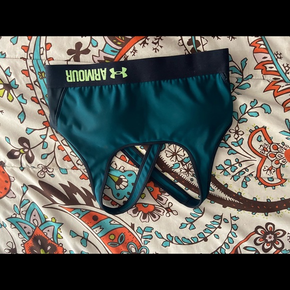 Under armor bra green - Picture 3 of 4
